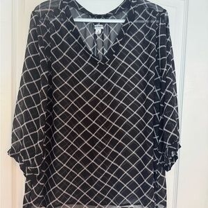 Old Navy Black and White Blouse with Flutter Sleeves